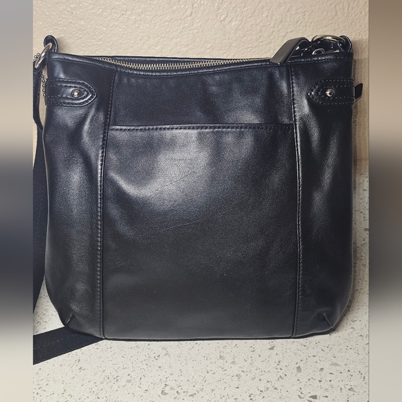 Nice COACH  F23948 Shoulder Or Crossbody Shiny Leather Bag with large hang tag. - Picture 8 of 16